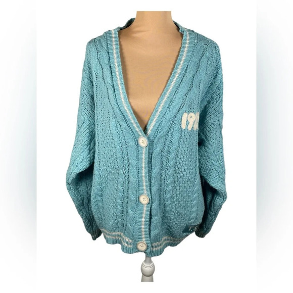 Taylor Swift Limited Edition Cardigan in Honor of '1989 Taylor's Version, MD/LG - Picture 2 of 11